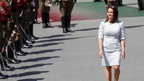 M­a­c­a­r­i­s­t­a­n­ ­C­u­m­h­u­r­b­a­ş­k­a­n­ı­ ­K­a­t­a­l­i­n­ ­N­o­v­a­k­ ­i­s­t­i­f­a­ ­e­t­t­i­
